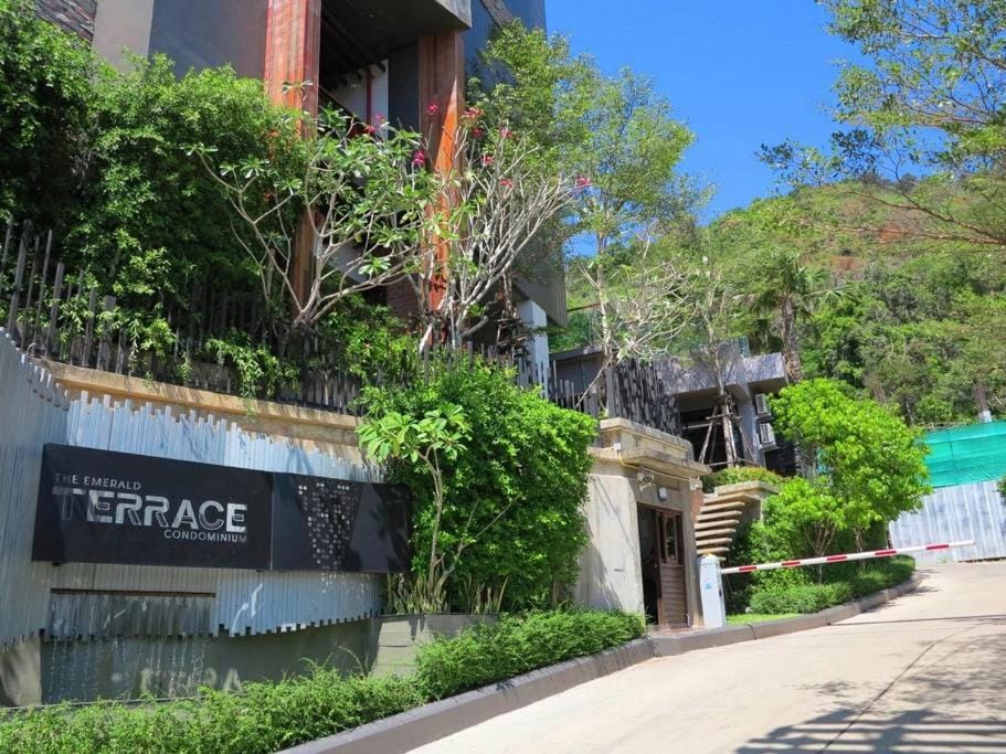 Emerald Terrace Condo 10-Family One Bed & Sofa Bed Garden View Apartment in Patong