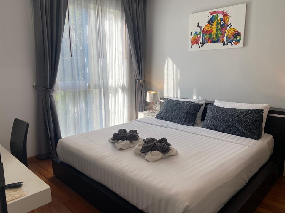 Emerald Terrace Condo 10-Family One Bed & Sofa Bed Garden View Apartment in Patong