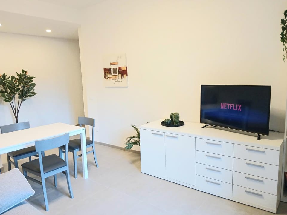Communal lounge/ TV room, Dining area