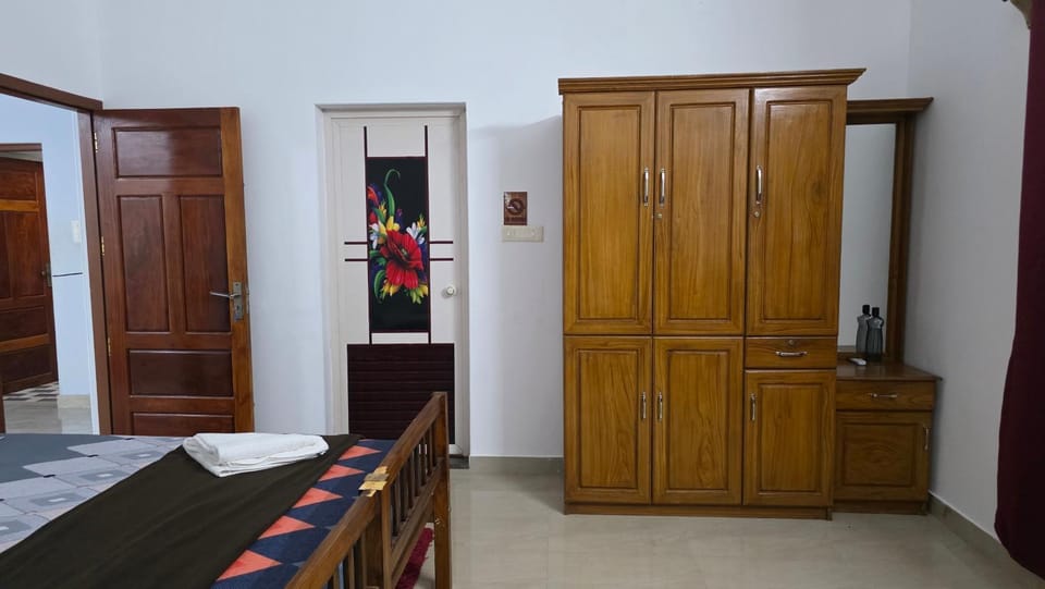 Bedroom, wardrobe