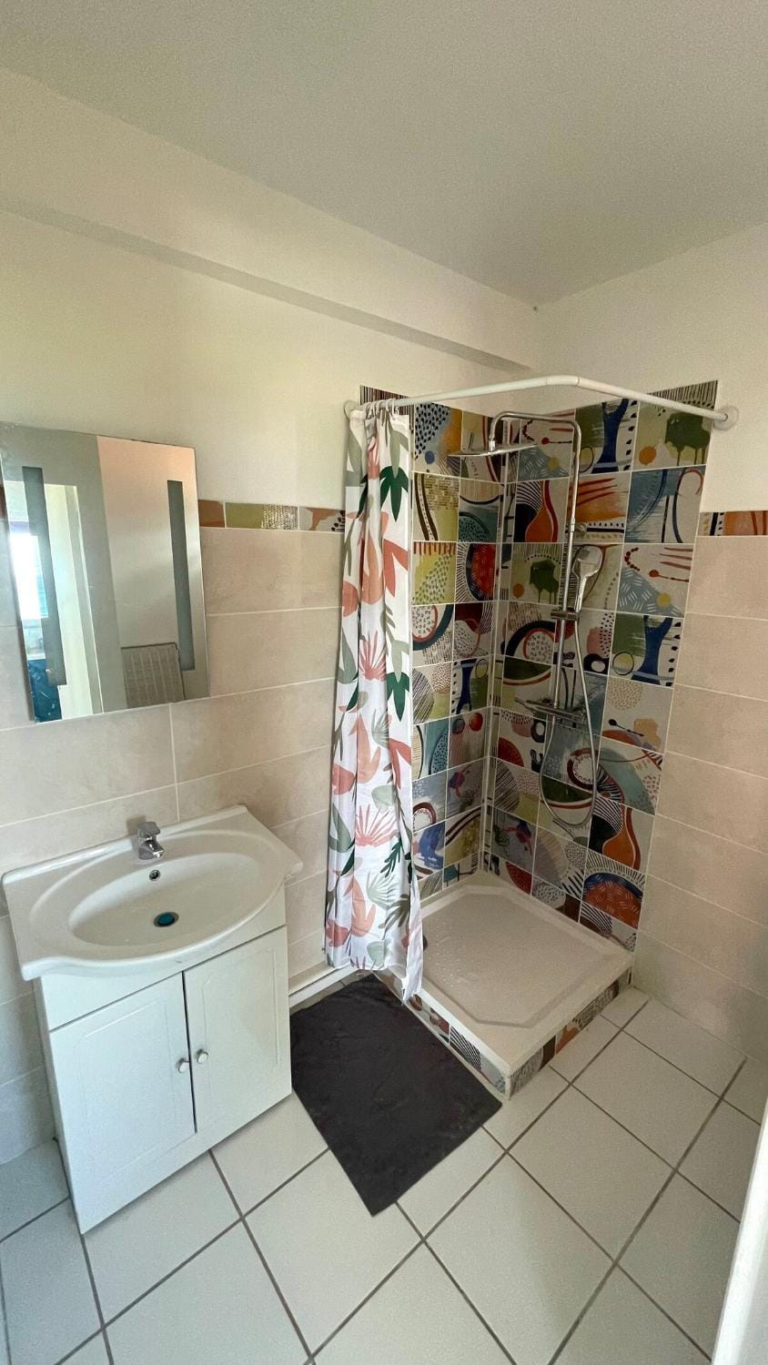 Au vent des Alizés, 2 chambres et 2 salles de bain à 2mn à pied de la plage Apartment in Deshaies