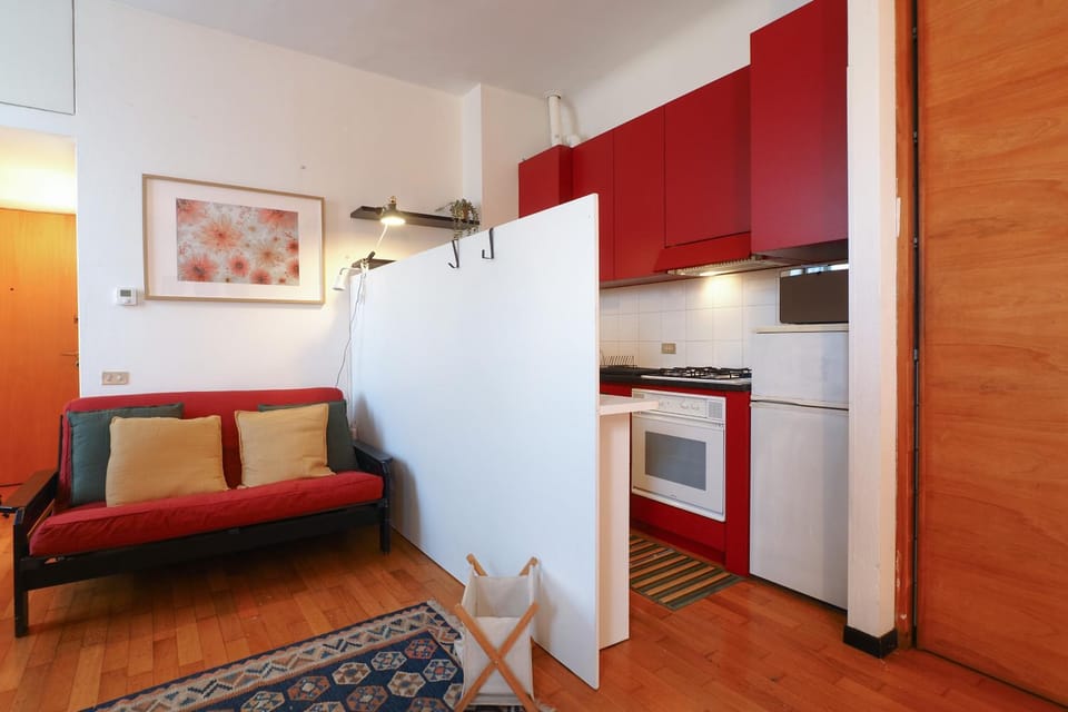 Kitchen or kitchenette, Dining area, stove
