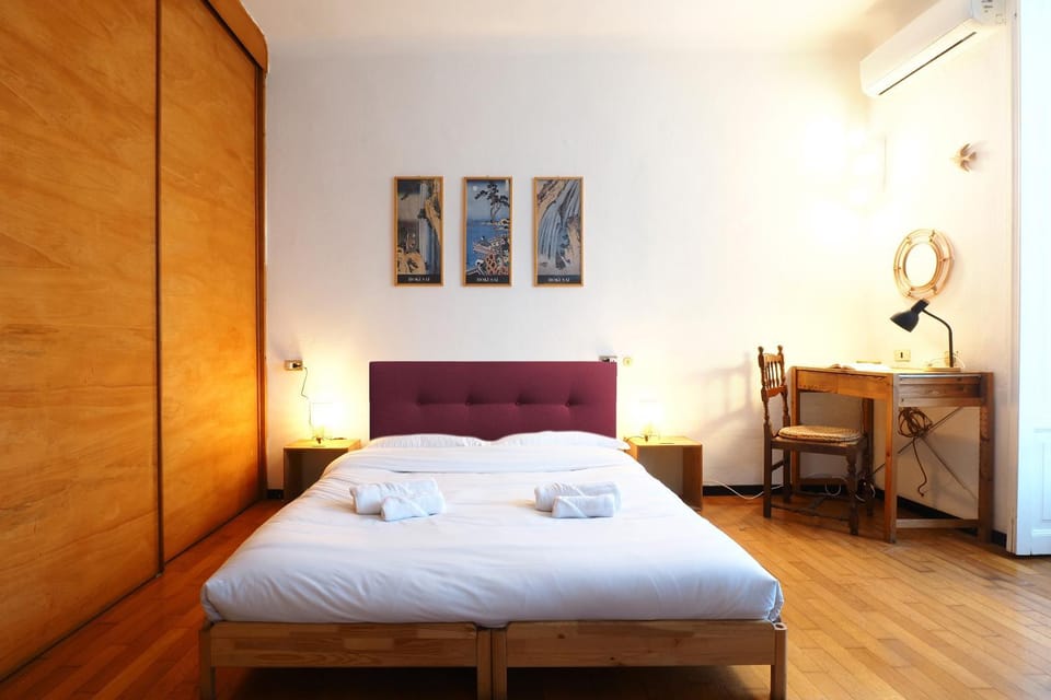 Bed, Living room, Photo of the whole room, Seating area, Bedroom, towels, wardrobe