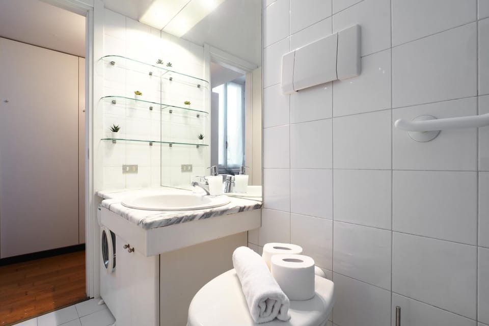 Shower, Toilet, Bathroom, towels