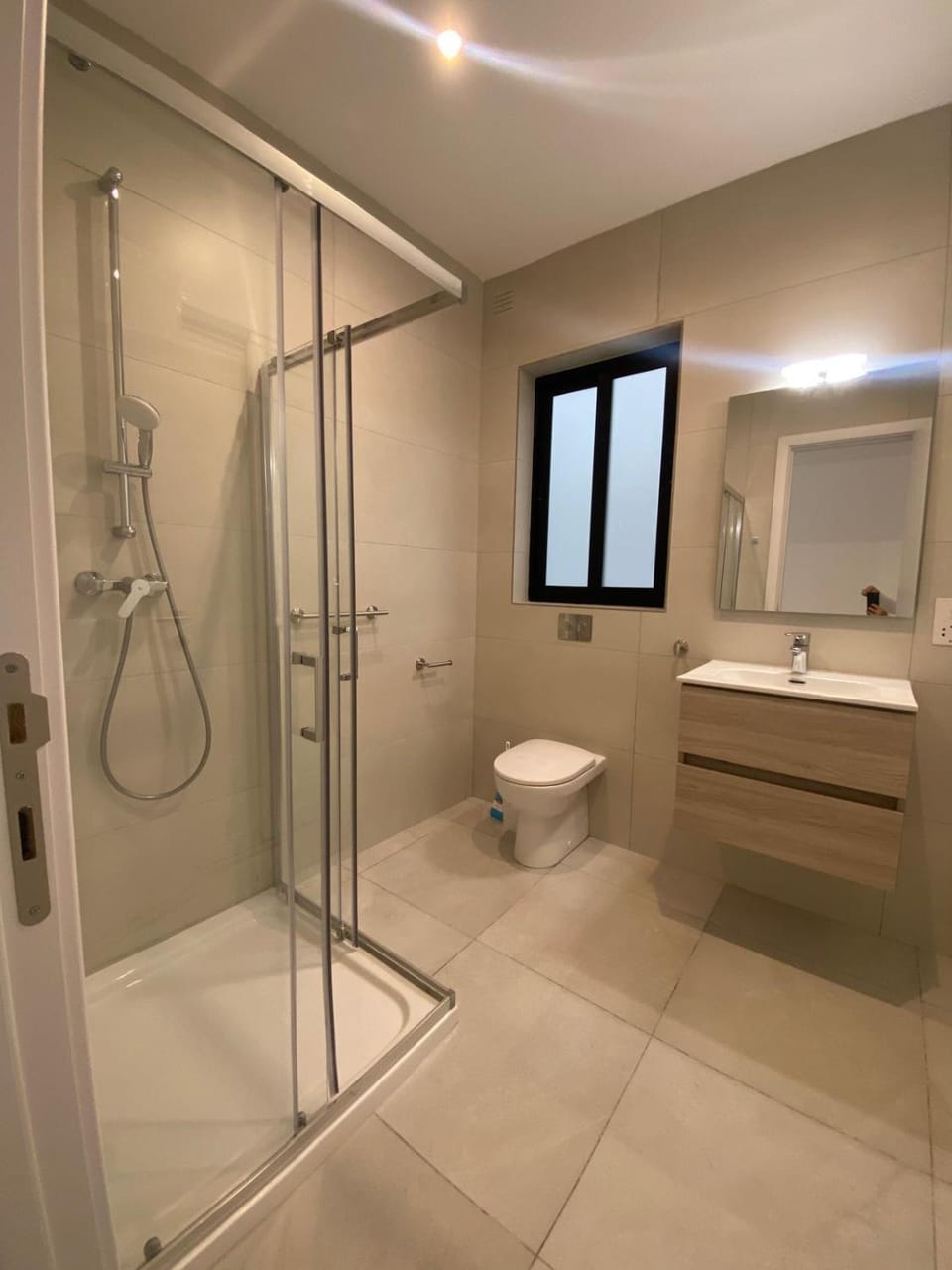 Shower, Toilet, Bathroom, towels