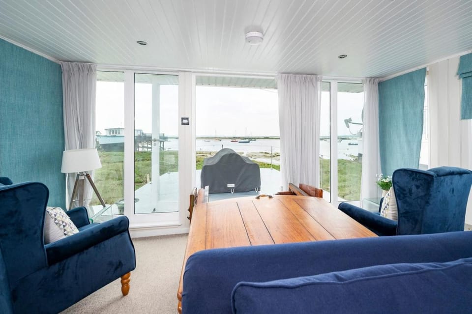 Lorna, Houseboat , West Mersea House in Mersea Island