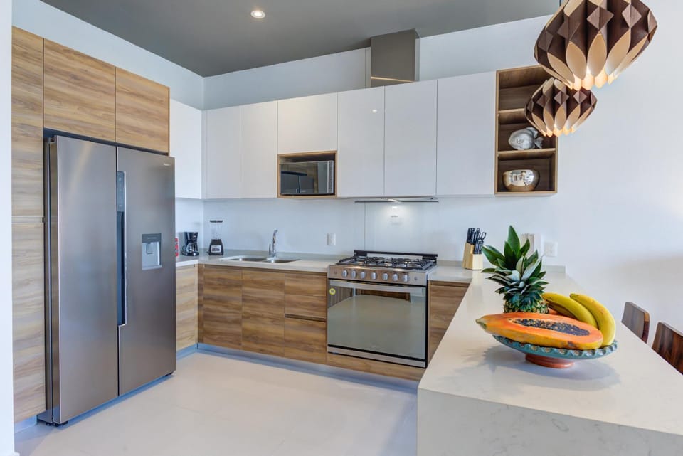 Coffee/tea facilities, microwave, oven, stove, kitchen