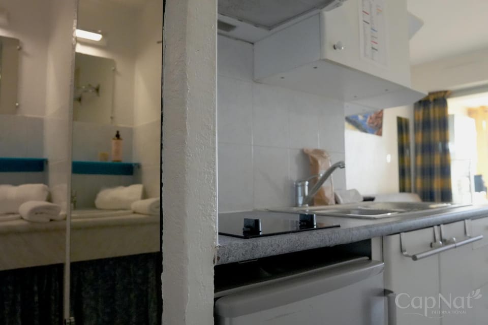 Bathroom, Kitchen or kitchenette, towels