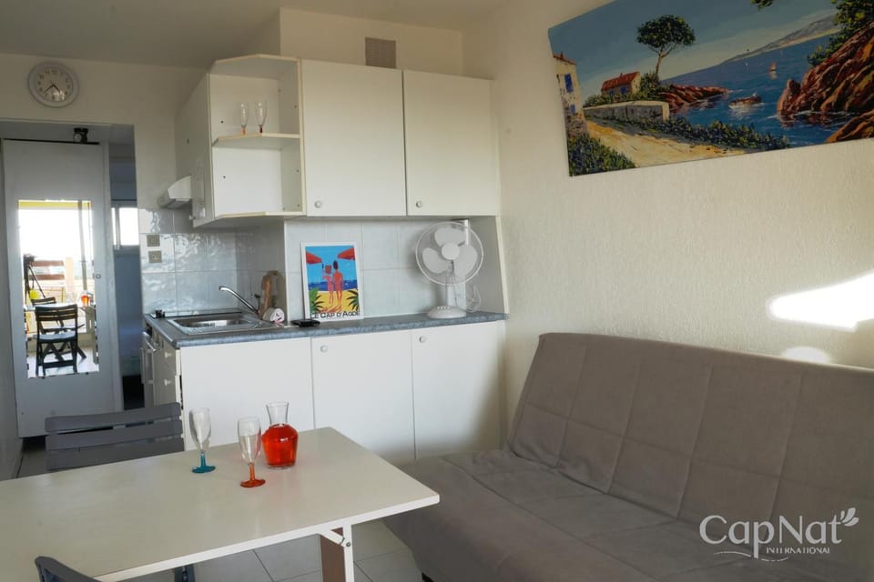 Kitchen or kitchenette, Living room