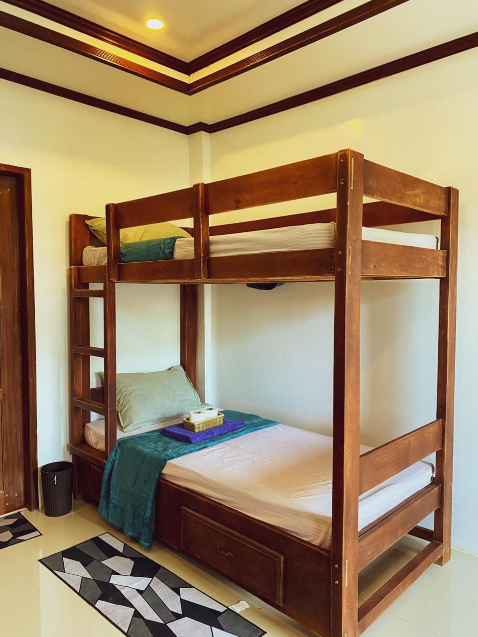 Bedroom, bunk bed