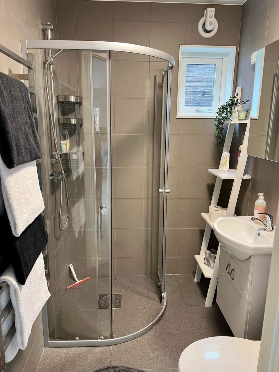 Shower, Bathroom, towels