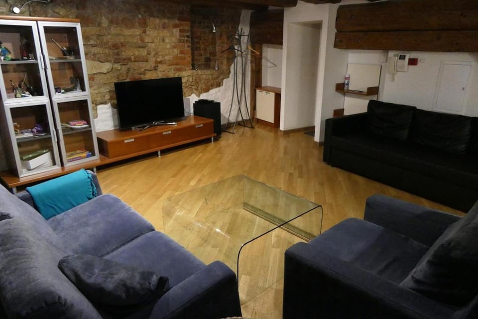 Communal lounge/ TV room, TV and multimedia, Living room, Seating area, Evening entertainment