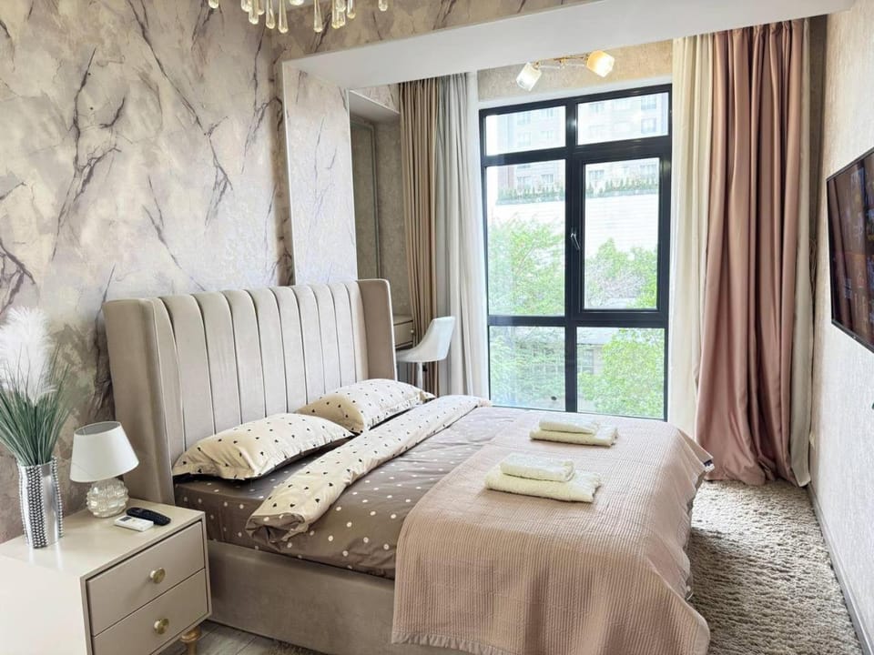 Bed, TV and multimedia, Photo of the whole room, Bedroom, towels, wardrobe, air conditioner