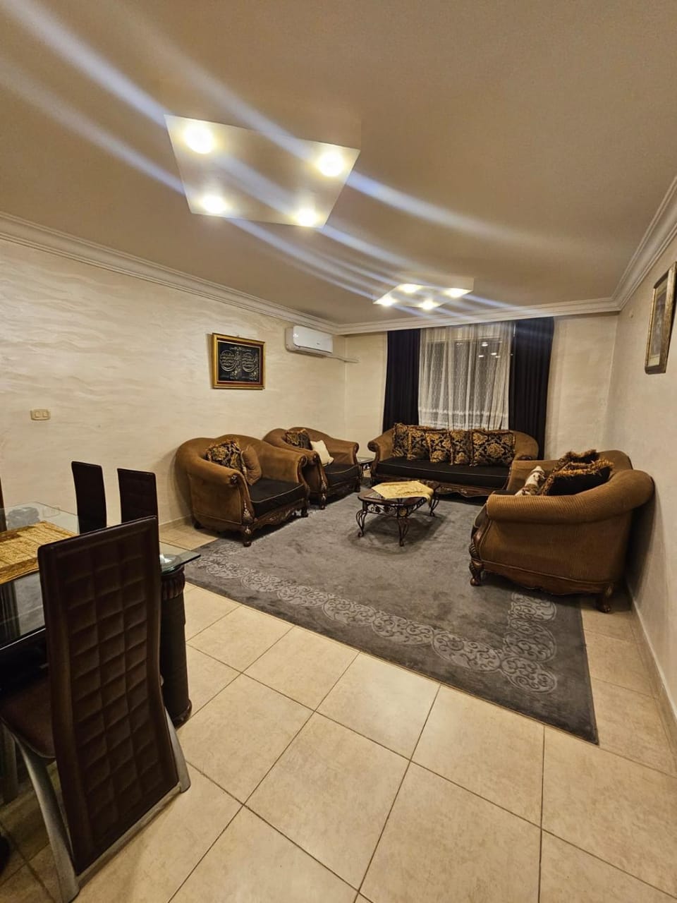 Living room, Seating area