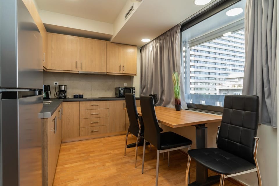 Kitchen or kitchenette, Dining area, stove