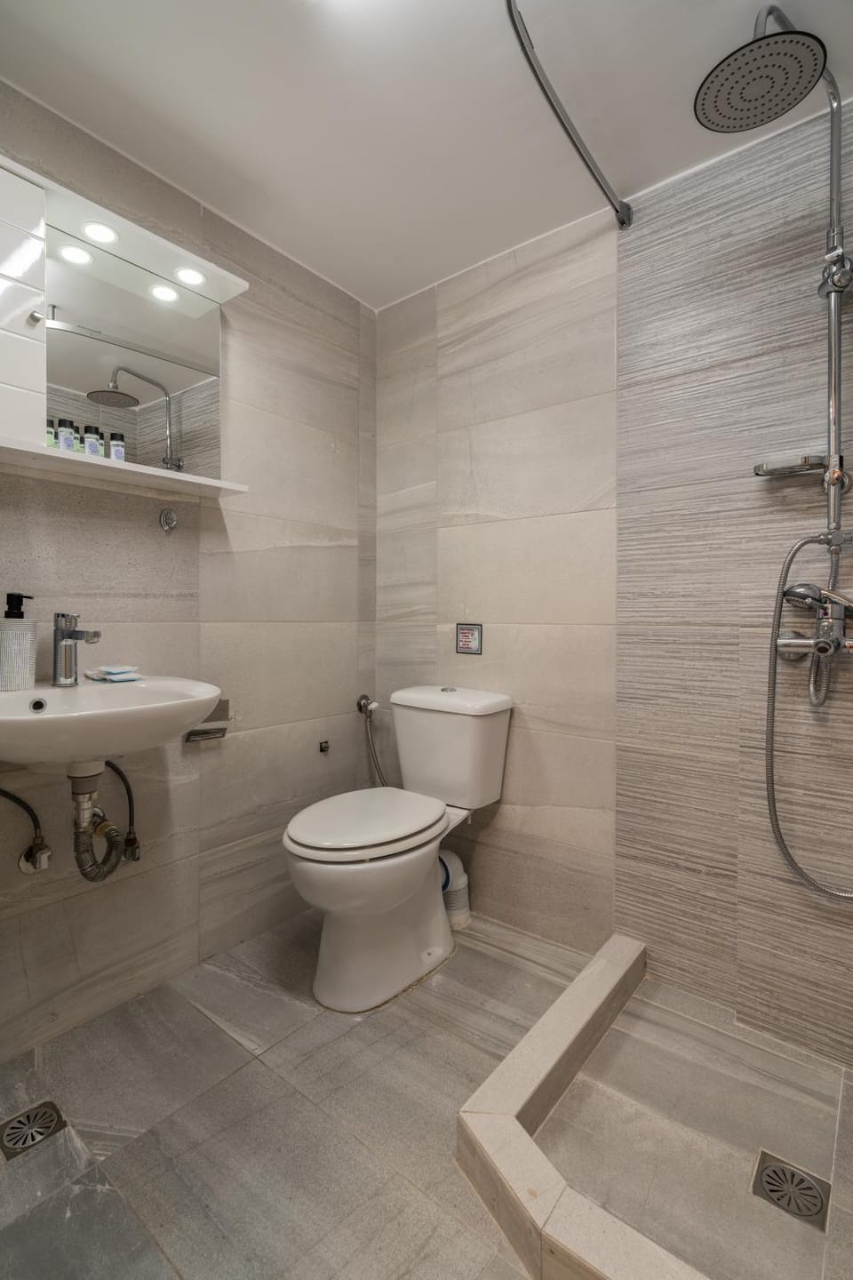 Shower, Toilet, Bathroom, Bath