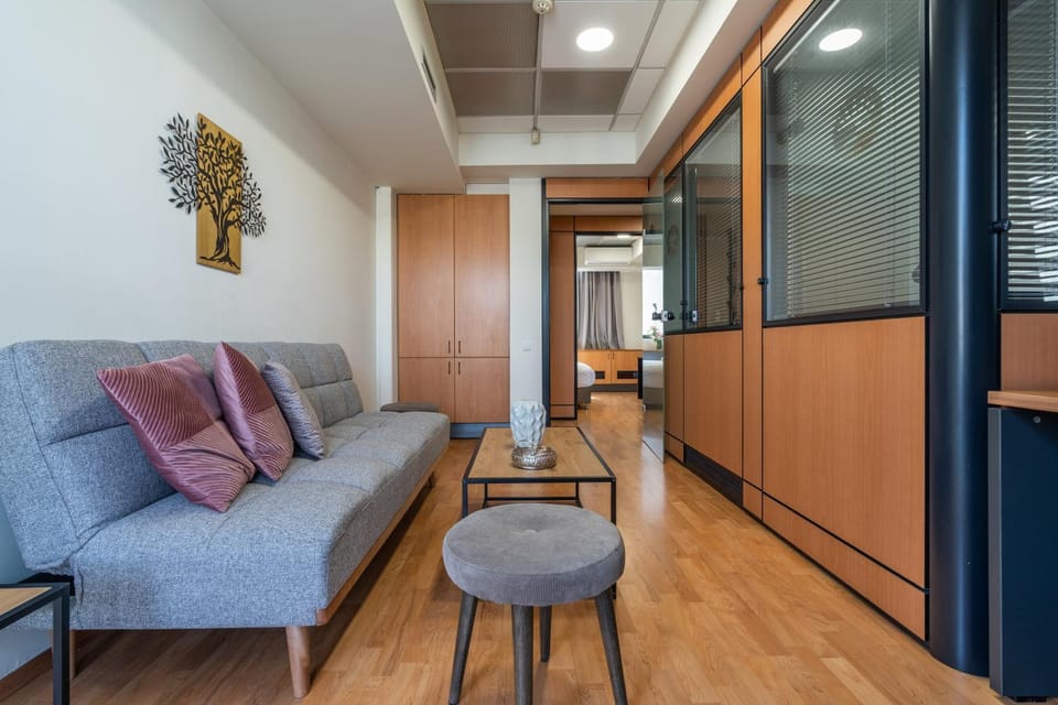 Kitchen or kitchenette, Living room, Seating area