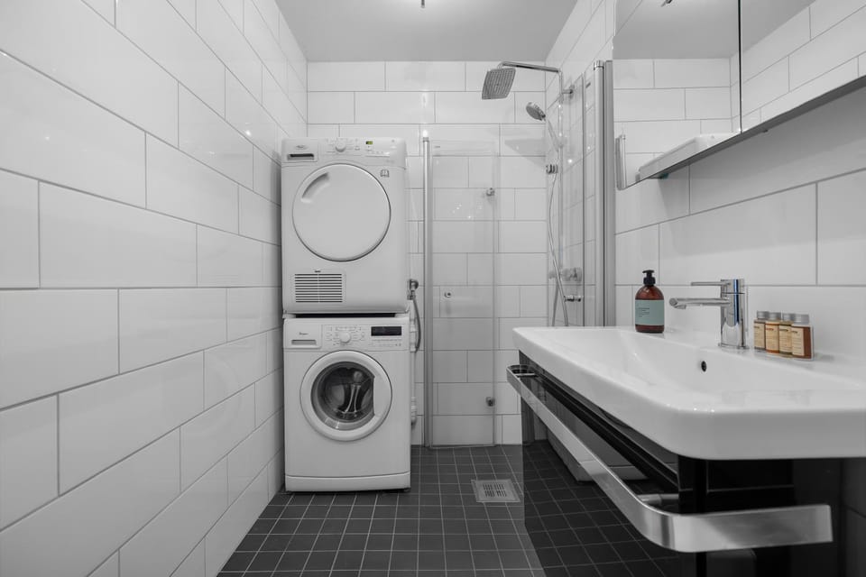 Shower, Bathroom, Bath, washing machine, dryer