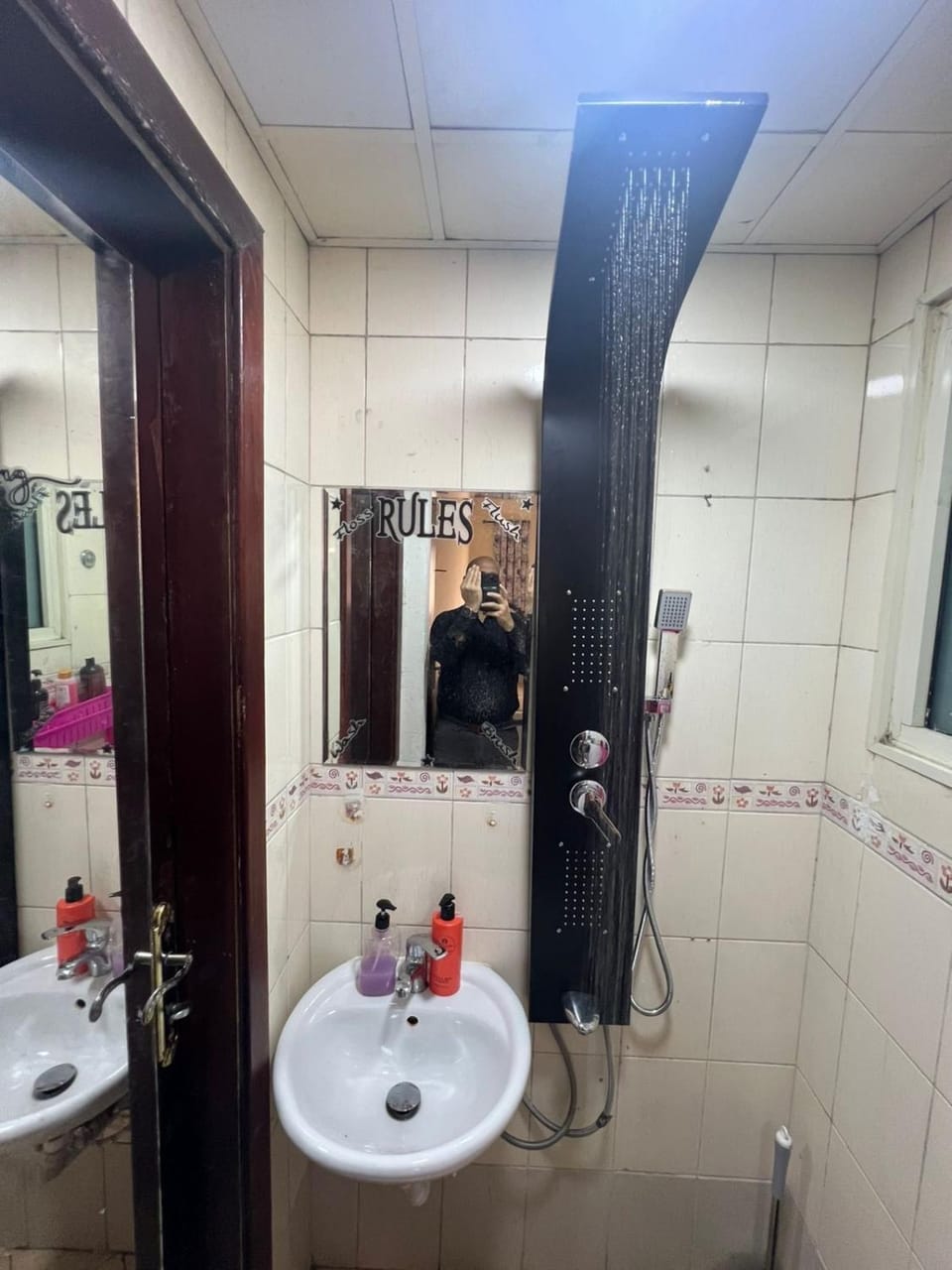 SHJ DXB Sunny Border Guesthouse Bed and Breakfast in Al Sharjah