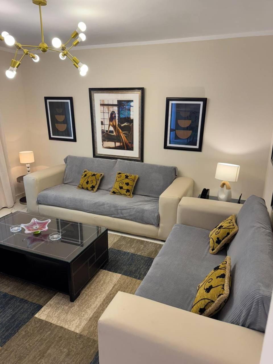 Living room, Seating area