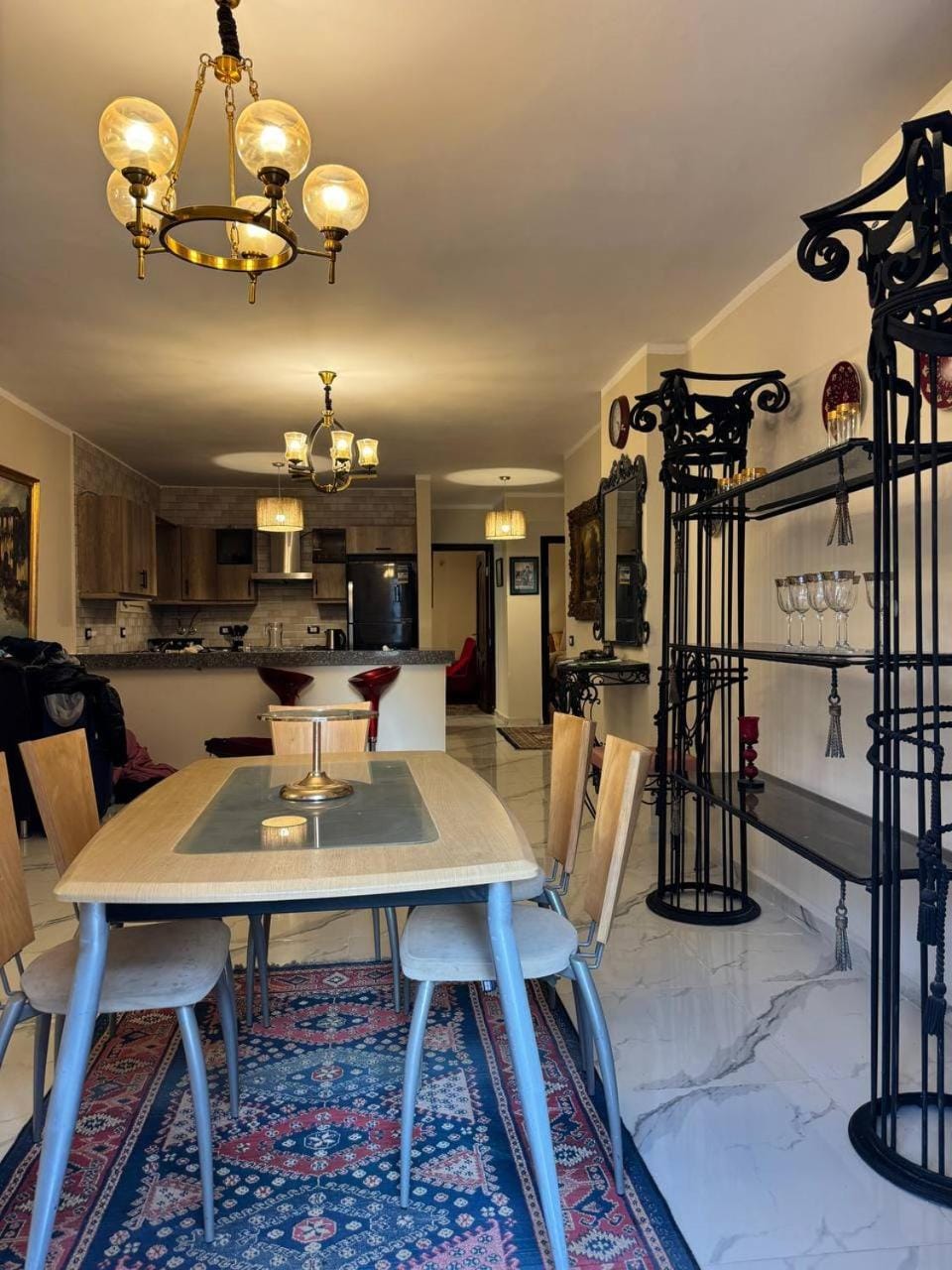 Kitchen or kitchenette, Seating area, Dining area