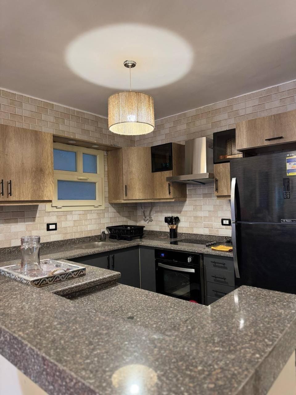 Kitchen or kitchenette, minibar, oven, stove