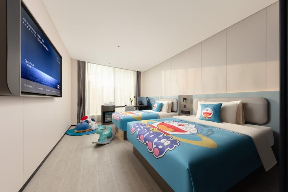 Bed, TV and multimedia, Bedroom