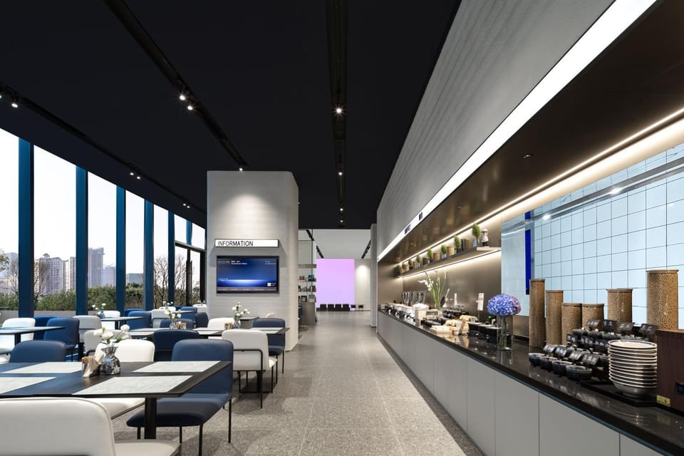 Restaurant/places to eat, On-site shops, Kitchen or kitchenette