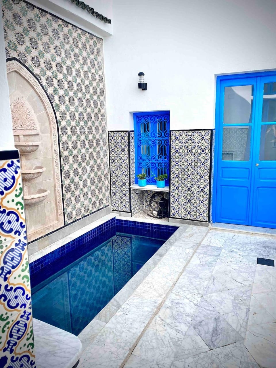Swimming pool