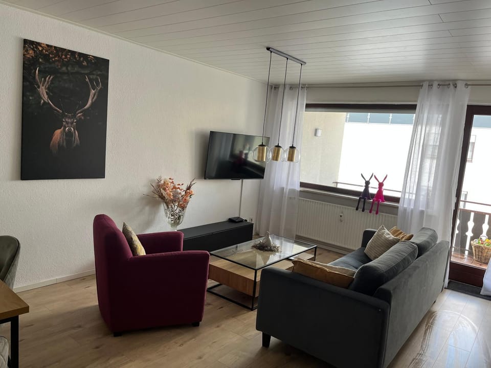 TV and multimedia, Living room, Seating area, Evening entertainment