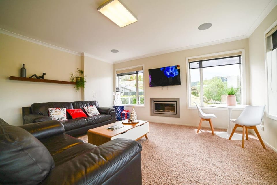 Ohana Tekapo Vista - 3BR Hot Tub & Stunning Views House in Lake Tekapo