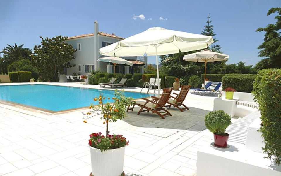 Facade/entrance, Summer, Garden, On site, Swimming pool, Swimming pool