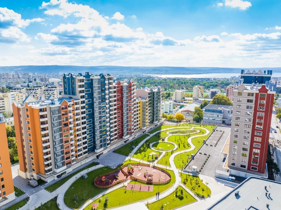 Property building, Neighbourhood, Natural landscape, City view, Street view