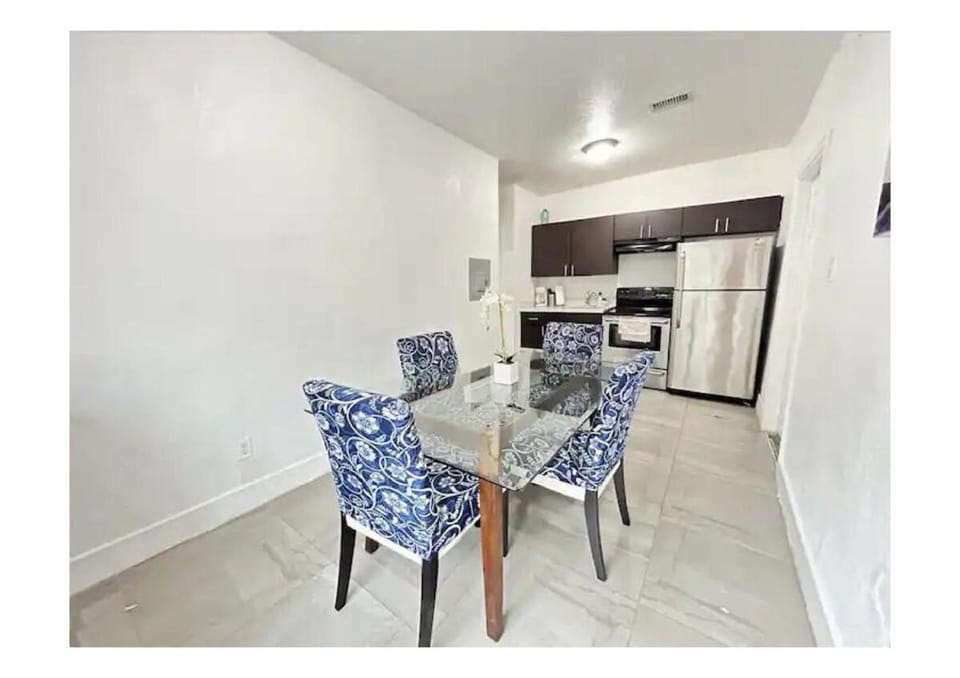 2bed Stay in the Heart of Miami Apartment in Coral Gables