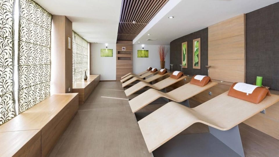 Planet Lux Apartment with secured parking In the garage Apartment in Serbia