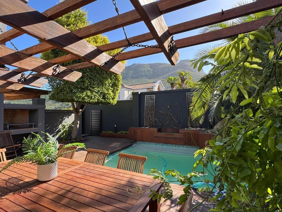 Property building, Patio, Spring, Day, Natural landscape, Garden, Garden view, Mountain view, Pool view, Swimming pool, sunbed