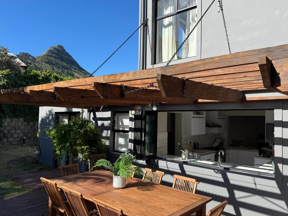 Property building, Patio, Day, Natural landscape, View (from property/room), Balcony/Terrace, Mountain view