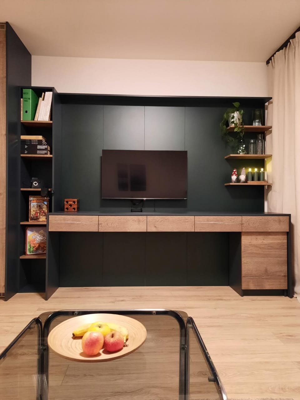 Communal lounge/ TV room, Library, TV and multimedia, Evening entertainment, internet