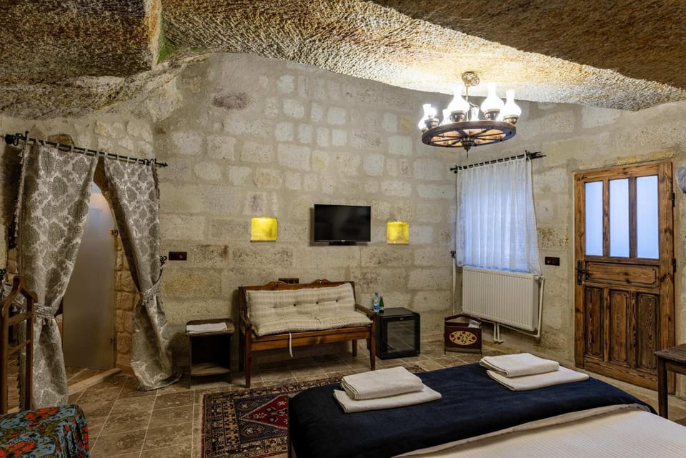 Bed, TV and multimedia, towels