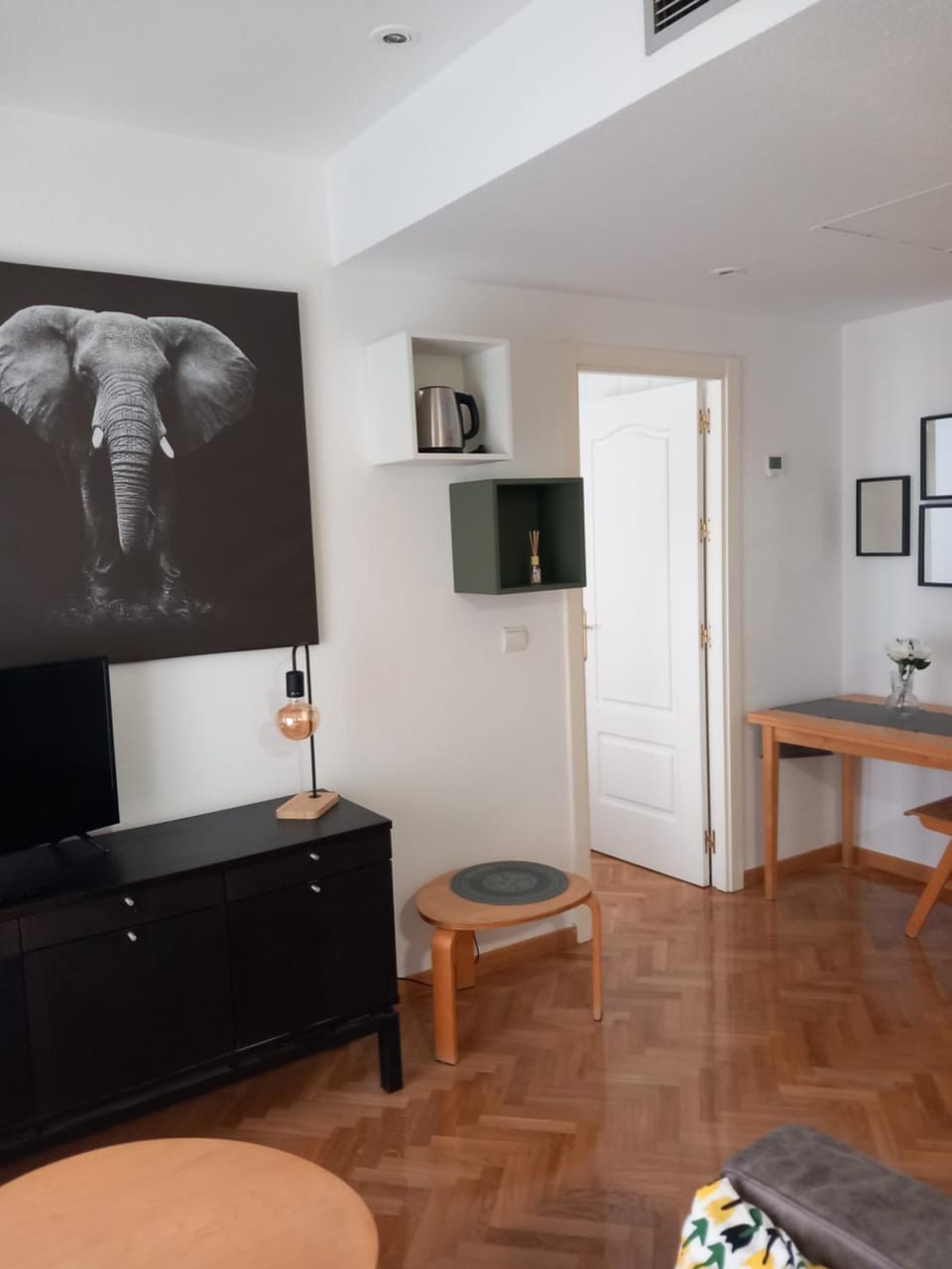 TV and multimedia, Seating area