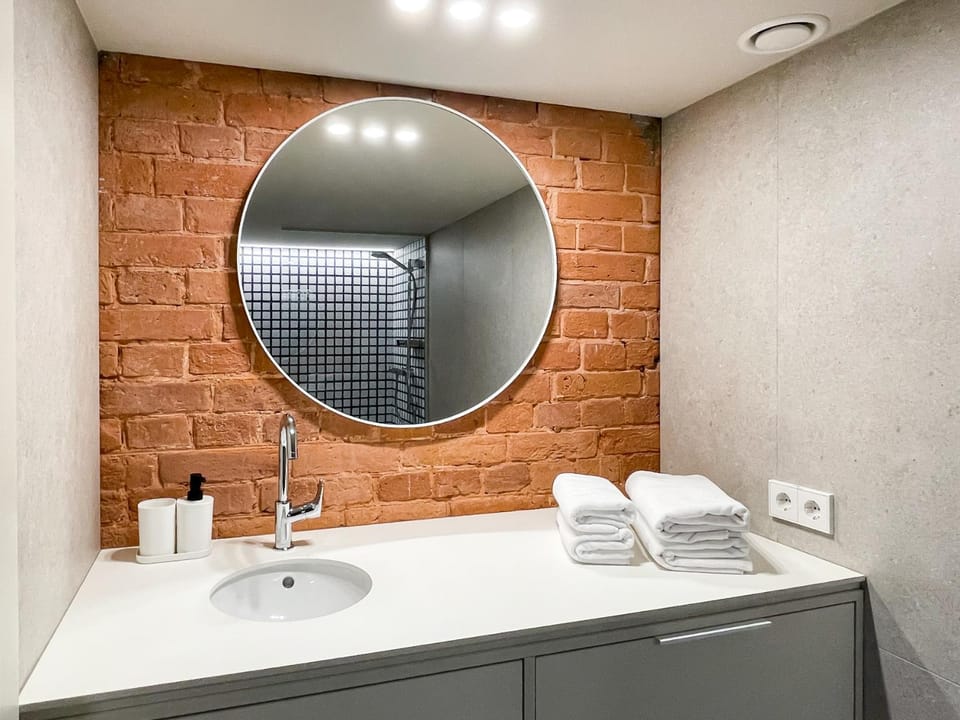 Bathroom, towels