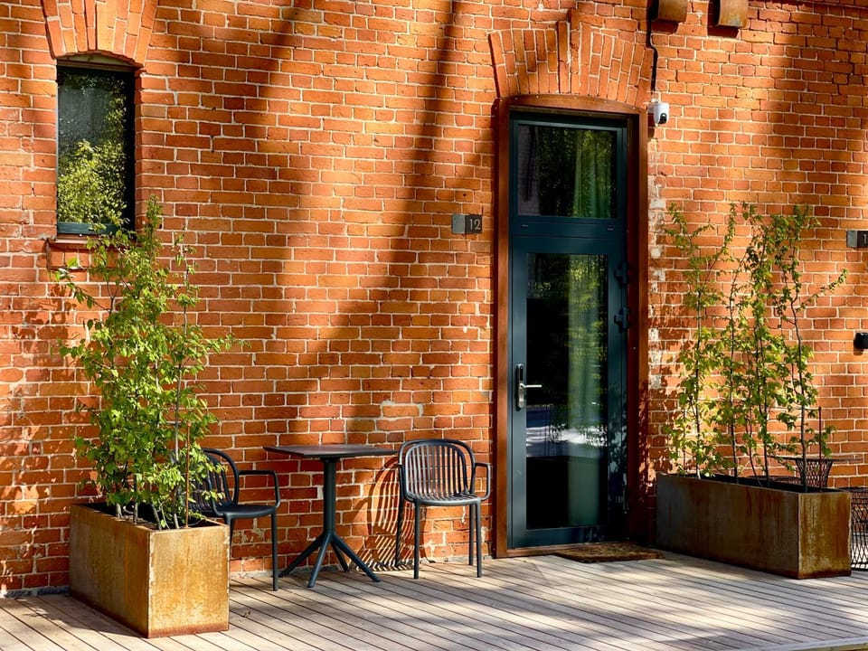 Facade/entrance, Balcony/Terrace