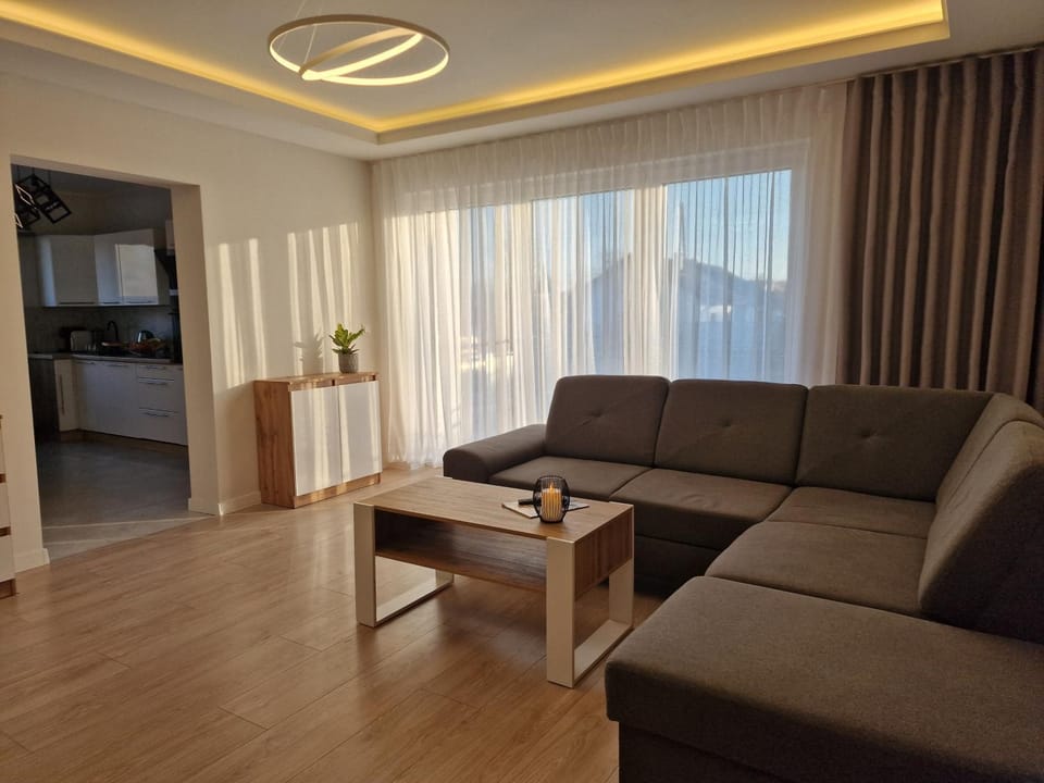 Communal lounge/ TV room, Balcony/Terrace, Balcony/Terrace, Living room