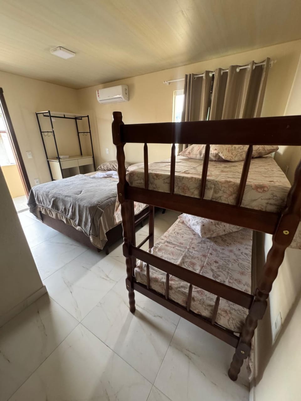 Photo of the whole room, air conditioner