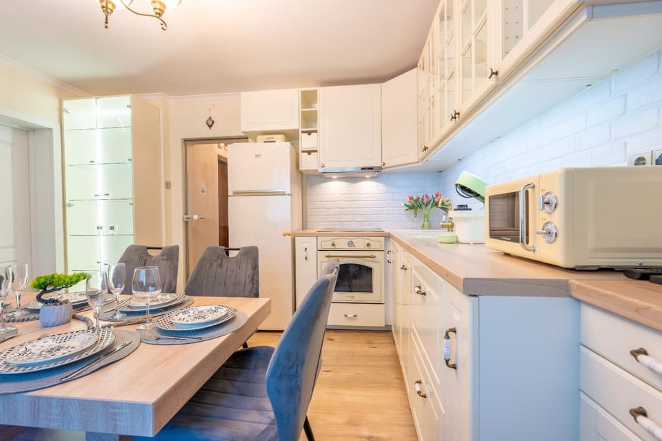 Kitchen or kitchenette, oven, stove