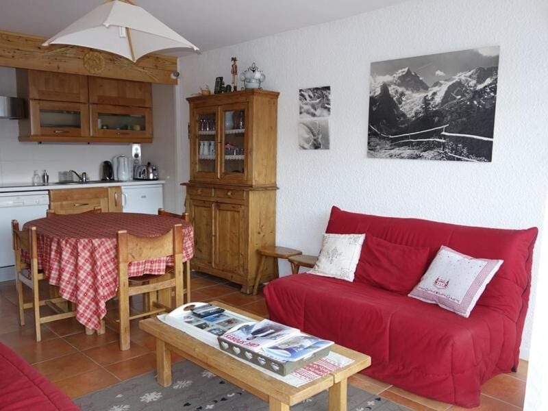 Bed, fireplace
