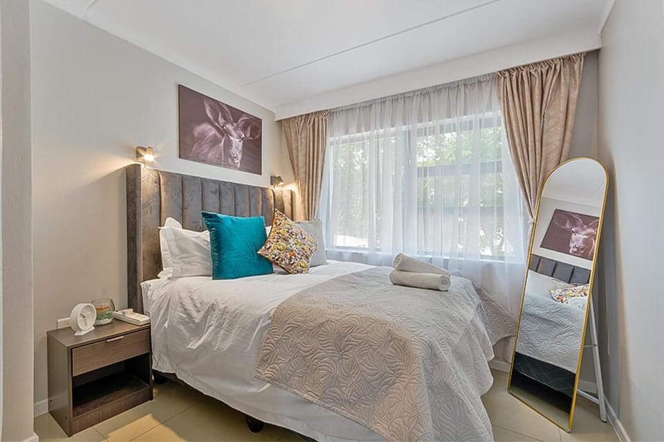 Bedroom, towels