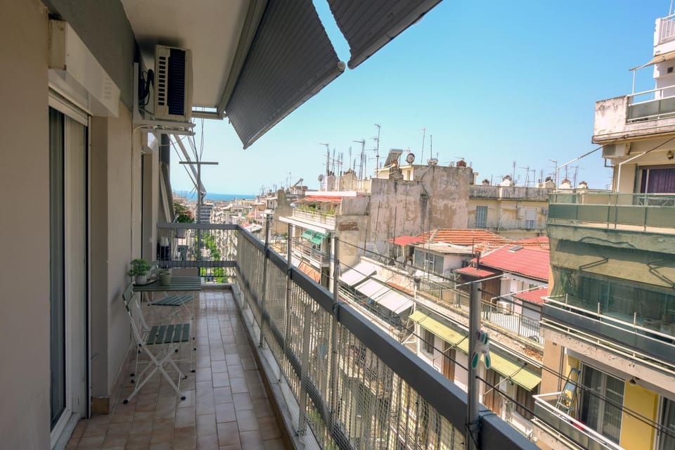 View (from property/room), Balcony/Terrace, City view, Street view
