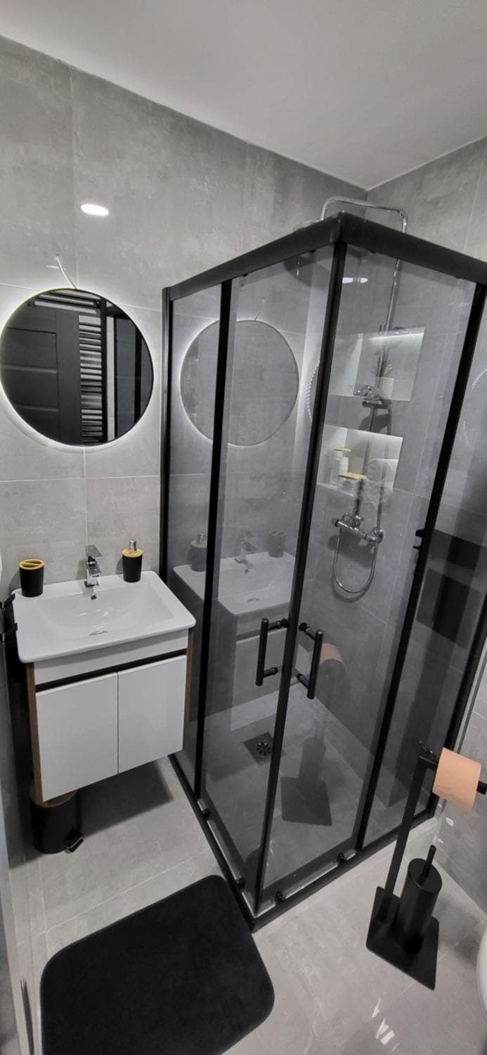 Shower, Bathroom, Decorative detail