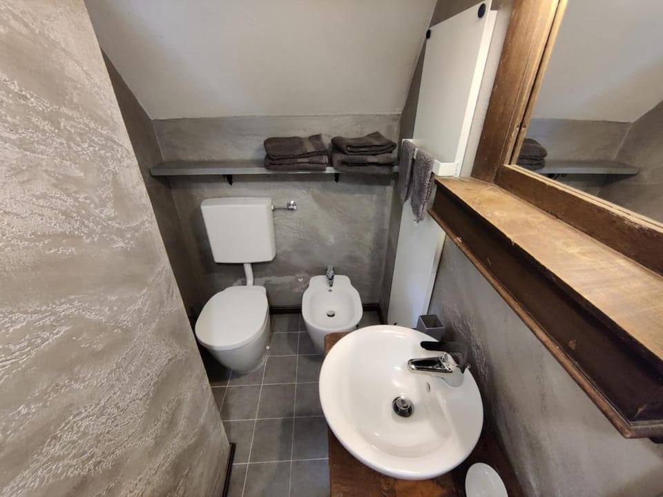 Toilet, Bathroom, bidet, towels